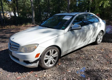 2008 Mercedes-Benz C 300 Luxury/Sport z USA, uszkodzony, nr VIN WDDGF54X48R039110